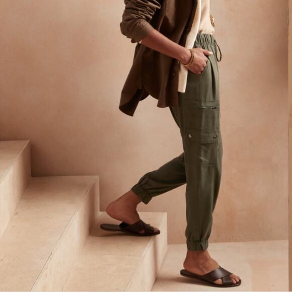 Banana Republic Women's TENCEL Cargo Jogger Steel Green Size M - Picture 1 of 9